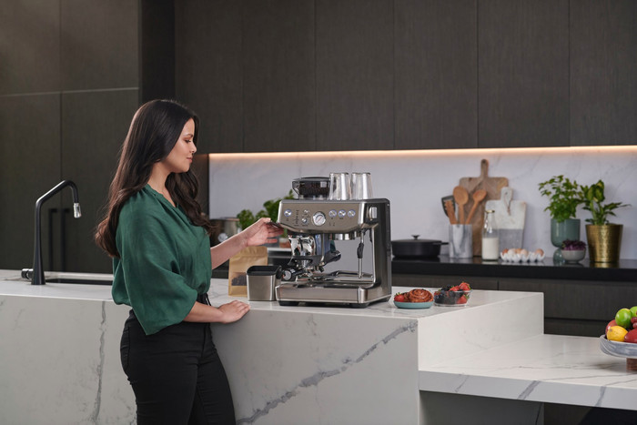 Sage Barista Express Impress Brushed Stainless Steel product in gebruik
