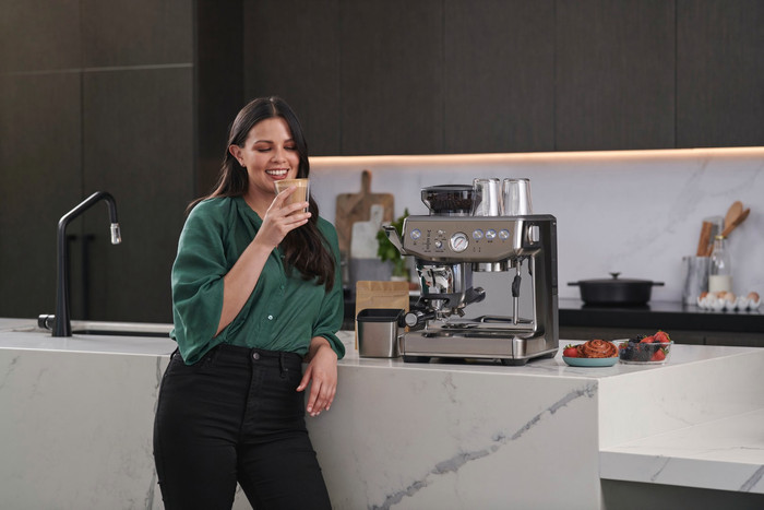 Sage Barista Express Impress Brushed Stainless Steel product in gebruik