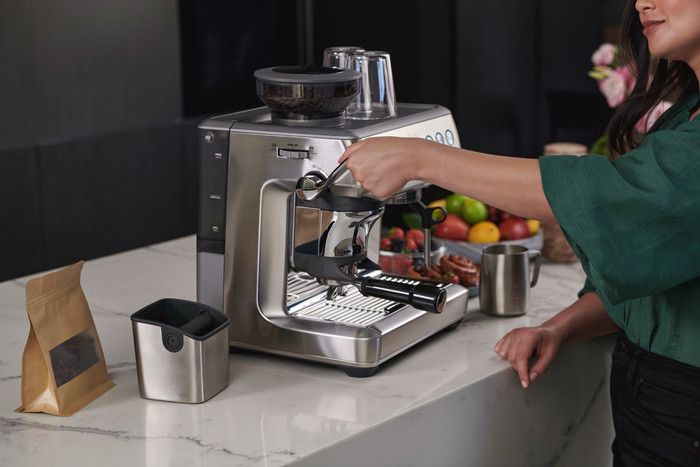 Sage Barista Express Impress Brushed Stainless Steel product in gebruik