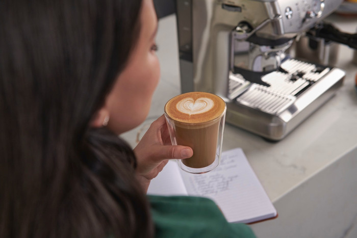 Sage Barista Express Impress Brushed Stainless Steel product in gebruik