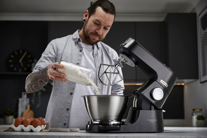 Kenwood Titanium Chef Baker KVC85.004BK product in use