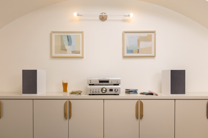 Denon PMA-900HNE Zilver product in gebruik