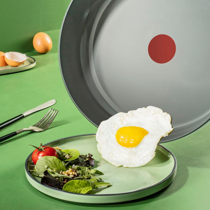 Tefal Renew ON C42790 Keramikbratpfannenset 24 + 28 cm produkt in gebrauch