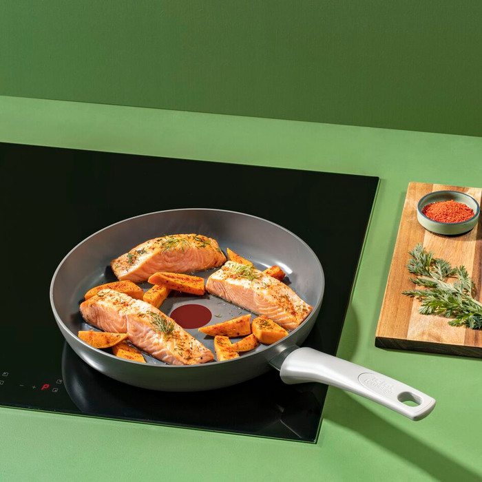 Tefal Renew ON C42790 Keramikbratpfannenset 24 + 28 cm produkt in gebrauch