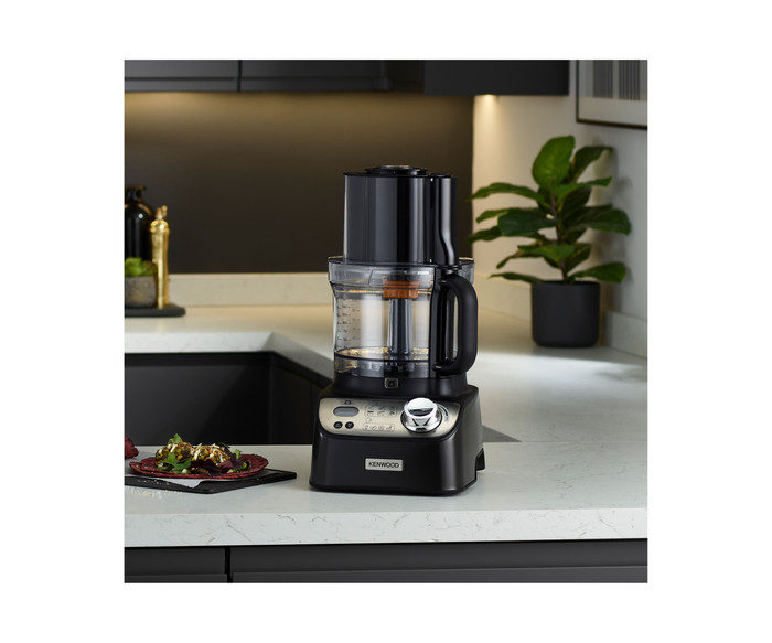 Kenwood MultiPro XL Weigh+ FDM72.990BK product in use