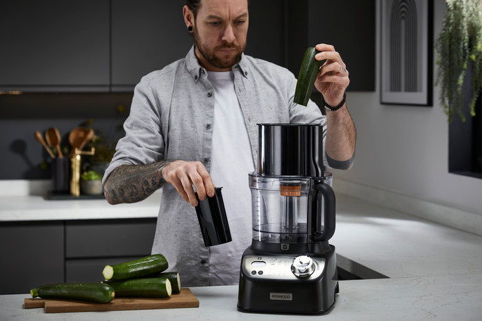 Kenwood MultiPro XL Weigh+ FDM72.990BK product in use
