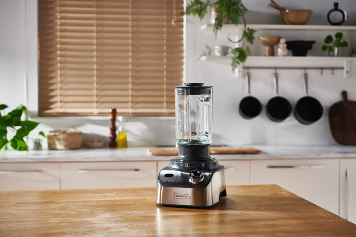 Kenwood MultiPro XL Weigh+ FDM72.990SS product in use