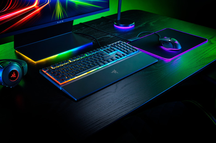 Razer Ornata V3 Gaming Keyboard AZERTY product in use