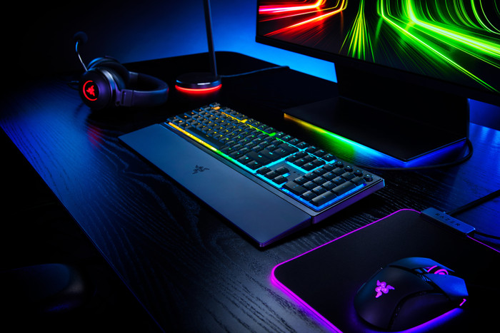Razer Ornata V3 Gaming Keyboard AZERTY product in use