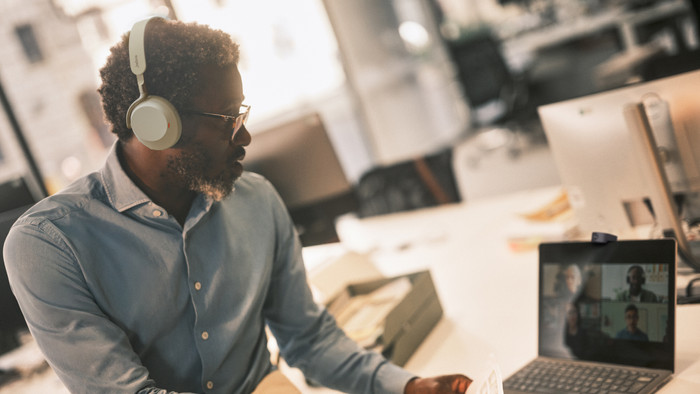 Jabra Evolve3 75 MS Link390c Draadloze Office Headset Grijs product in gebruik