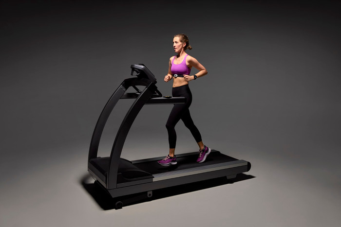 Garmin HRM-Pro Plus Hartslagmeter Borstband Zwart product in gebruik