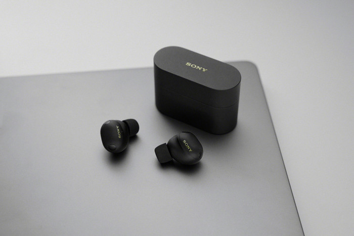 Sony WF-1000XM6 Zwart product in gebruik