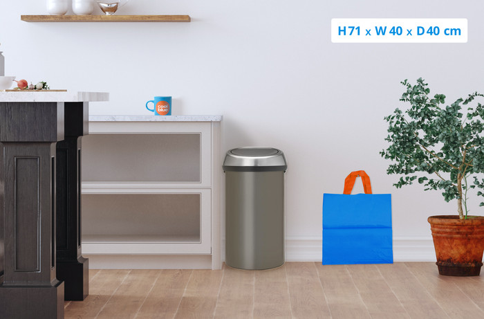 Brabantia Touch Bin 60L Platinum + Trash Bags (120 units) visual Coolblue 1
