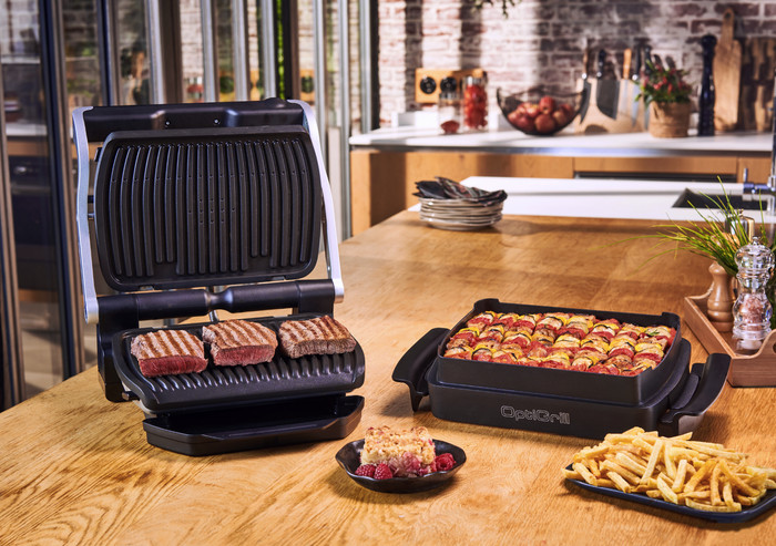 Tefal OptiGrill+ GC7148 + Snacking & Baking accessoire product in gebruik