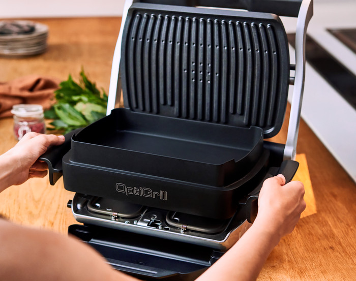 Tefal OptiGrill+ GC7148 + Snacking & Baking accessoire product in gebruik
