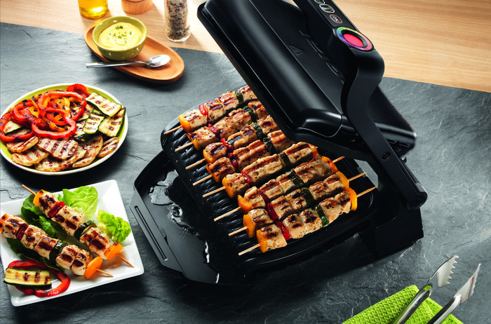 Tefal OptiGrill+ GC7148 + Snacking & Baking accessoire product in gebruik