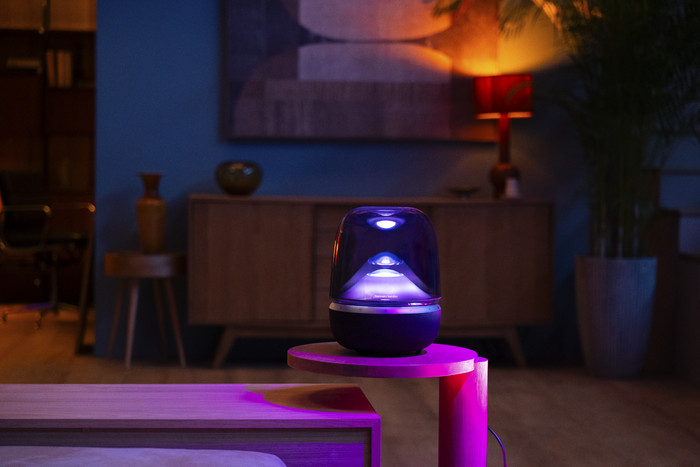 Harman Kardon Aura Studio 5 Wifi Zwart product in gebruik