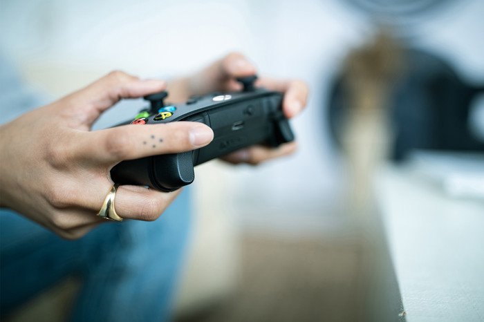 Microsoft Xbox Series X und S Wireless Controller Carbon Schwarz produkt in gebrauch