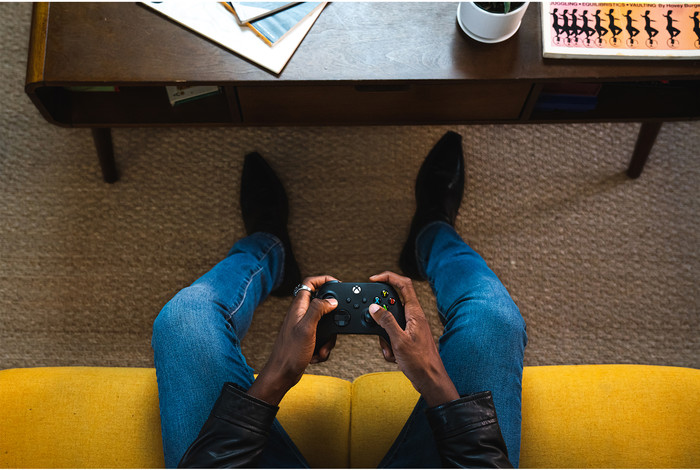 Microsoft Xbox Series X und S Wireless Controller Carbon Schwarz produkt in gebrauch