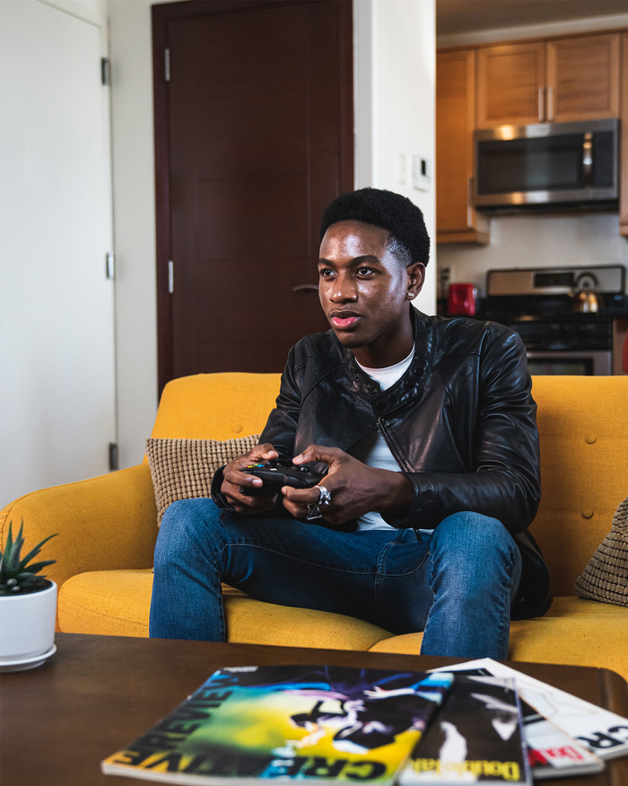 Microsoft Xbox Series X und S Wireless Controller Carbon Schwarz produkt in gebrauch