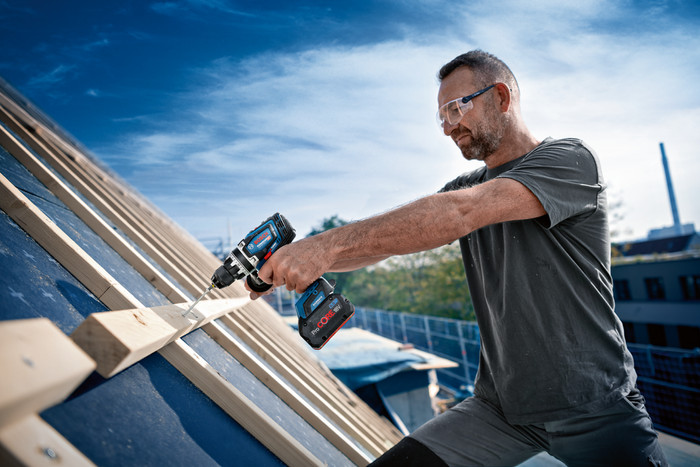 Bosch Professional GSR 18V-150 C 5,0 Ah GBA Accu Starterspakket product in gebruik