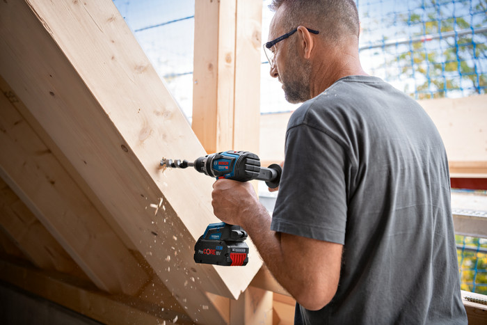 Bosch Professional GSR 18V-150 C 5,0 Ah GBA Accu Starterspakket product in gebruik