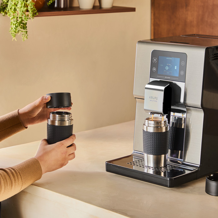 Krups Intuition Experience Hot & Cold EA879E product in gebruik