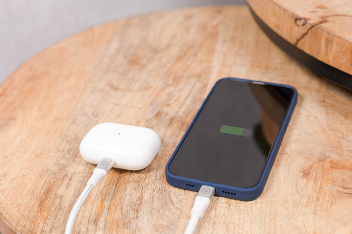 BlueBuilt USB-A to Lightning Cable 3m Nylon White product in use