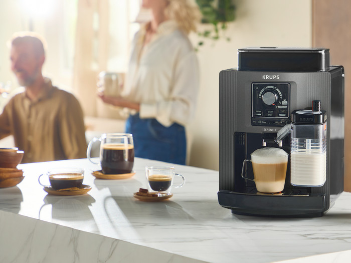 Krups Serenity Milk EA402H product in gebruik