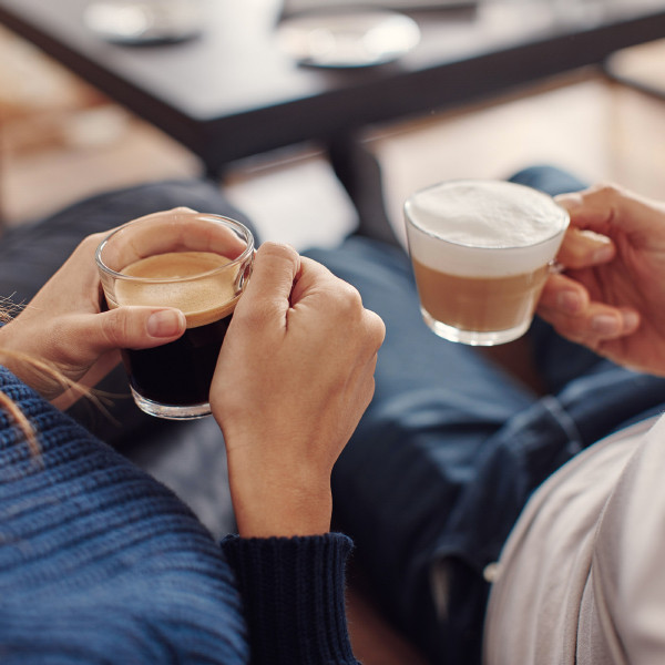 Magimix Nespresso Essenza Mini Rood product in gebruik