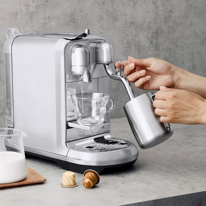 Sage Nespresso Creatista Plus SNE800BSS Stainless Steel product in gebruik