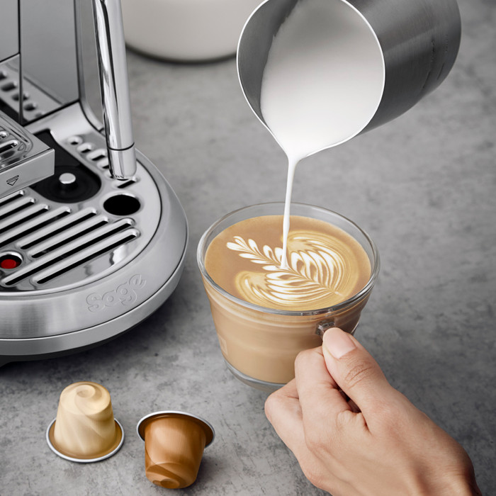 Sage Nespresso Creatista Plus SNE800BSS Stainless Steel product in gebruik