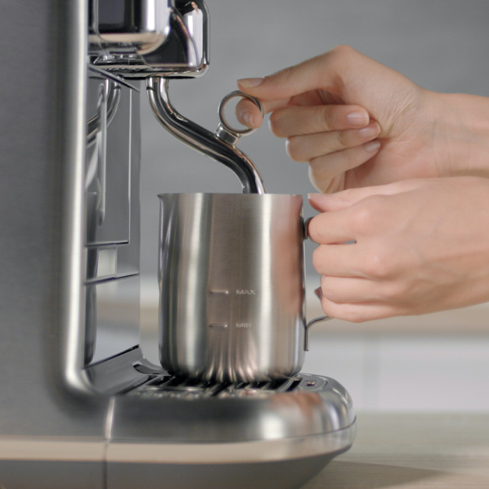 Sage Nespresso Creatista Pro SNE900BSS Stainless Steel product in gebruik