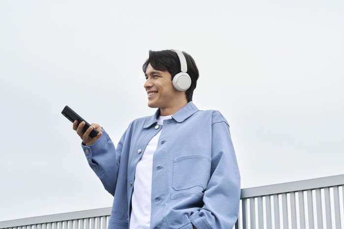 Sony WH-CH535 Wit product in gebruik