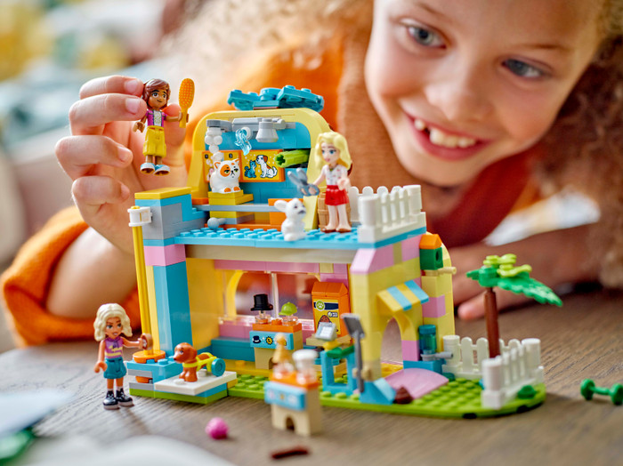 LEGO Friends Pet Accessories Shop 42650 product in use