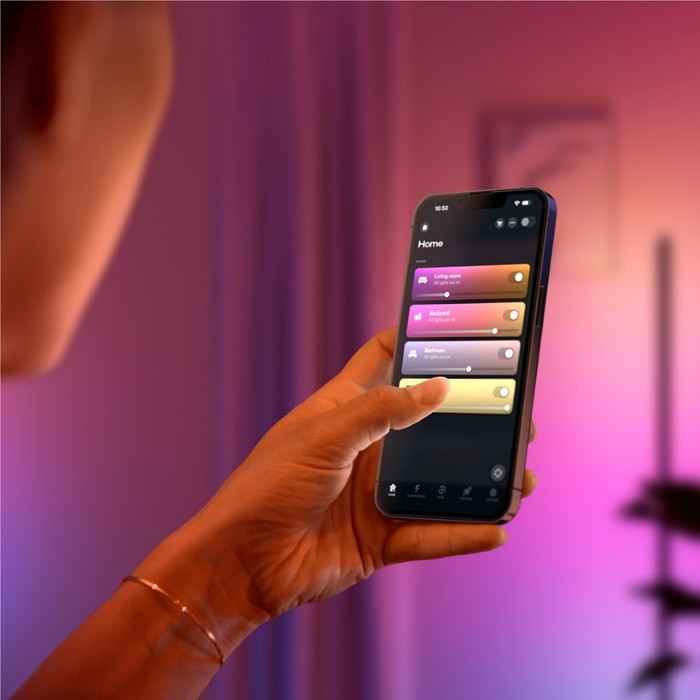 Philips Hue Play Vloerlamp White and Color + HDMI Sync Box 8K product in gebruik