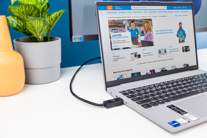 BlueBuilt DisplayPort to HDMI Converter product in use