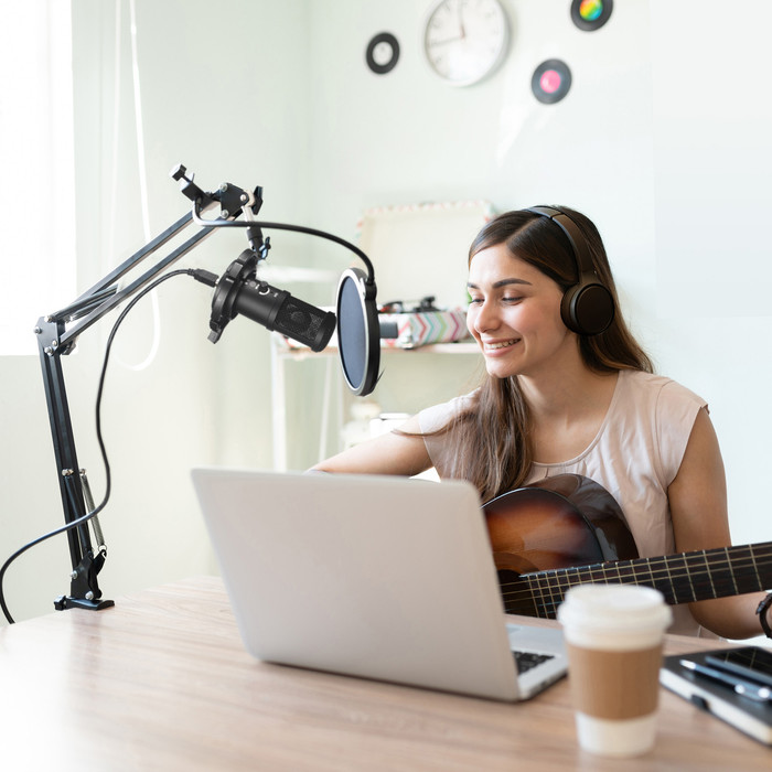 Easypix My Studio Podcast product in use