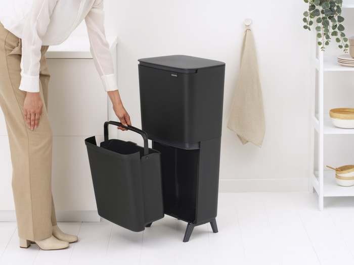 Brabantia SortUp Recycle Hi afvalemmer 20+25L Grijs product in gebruik