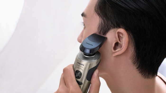 Philips Shaver S9000 Prestige SP9883/36 product in gebruik
