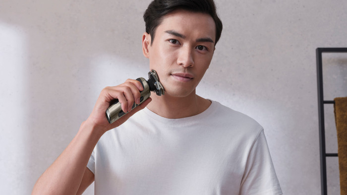 Philips Shaver S9000 Prestige SP9883/36 product in gebruik