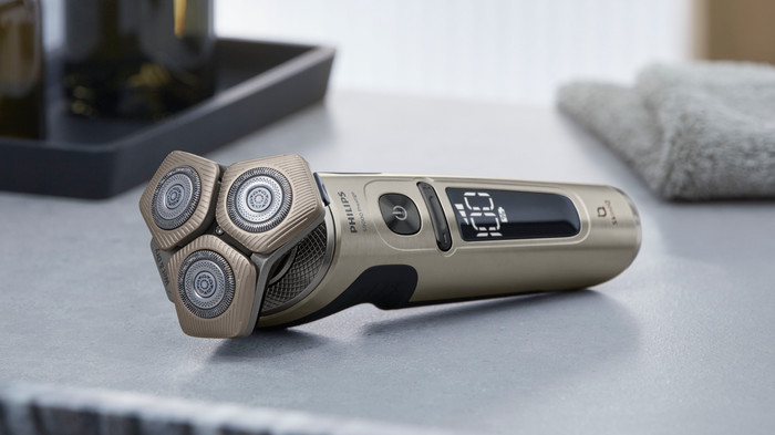 Philips Shaver S9000 Prestige SP9883/36 product in gebruik