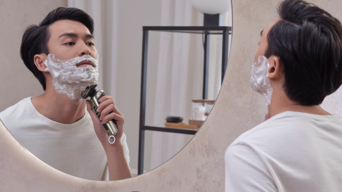 Philips Shaver S9000 Prestige SP9883/36 product in gebruik