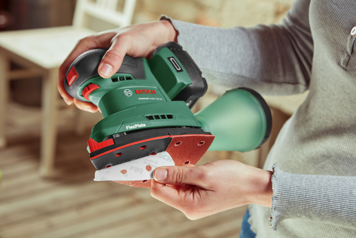 Bosch Universal Sander 18V-10 (zonder accu) product in gebruik
