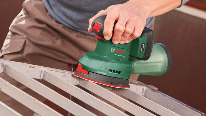 Bosch Universal Sander 18V-10 (zonder accu) product in gebruik