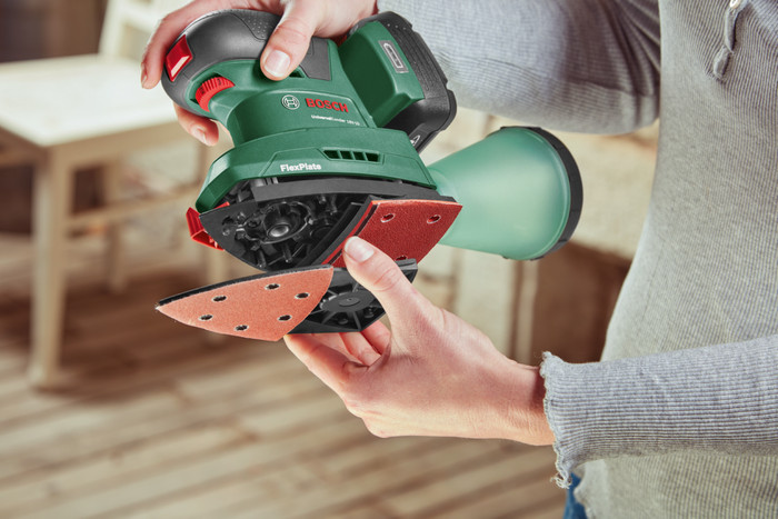 Bosch Universal Sander 18V-10 (zonder accu) product in gebruik