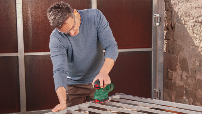 Bosch Universal Sander 18V-10 (zonder accu) product in gebruik