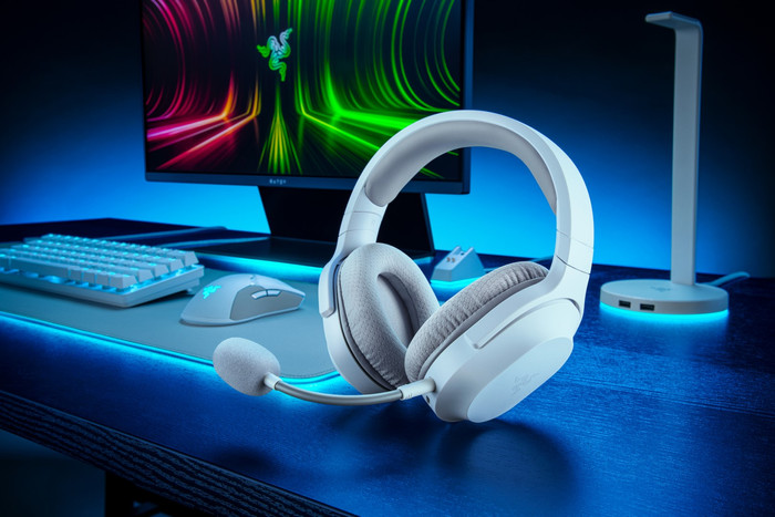 Razer Barracuda X Wireless Gaming Headset - Mercury White (2022) product in gebruik