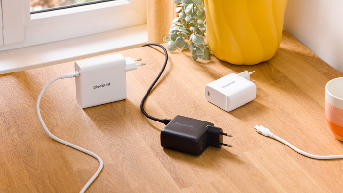 BlueBuilt 100W GaN Usb C Oplader Wit product in gebruik