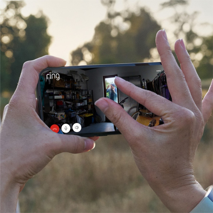 Ring Indoor Camera Plus Zwart product in gebruik